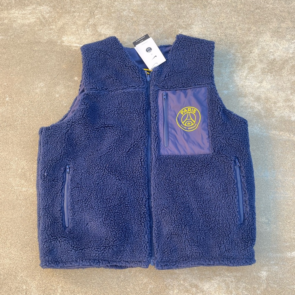 NWT Nike Club+ Paris Saint Germain Winterized Reversible Vest FQ3179-410